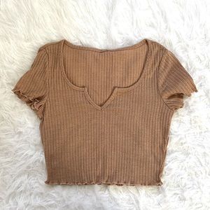 khaki lettuce trim crop tee